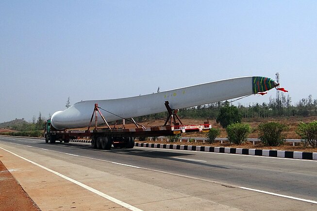 long-vehicle-320296_1280